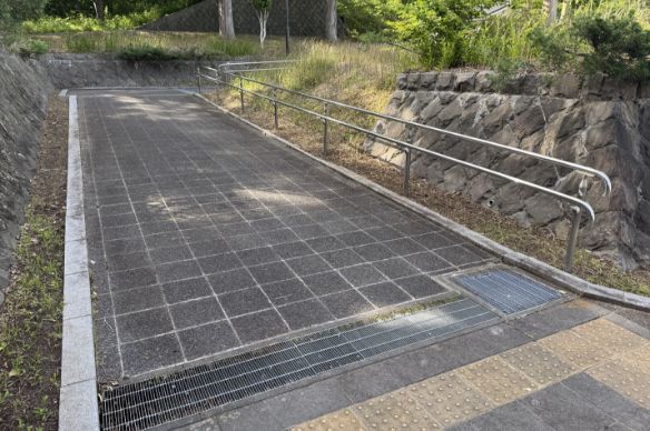 清掃後の長命館公園 入り口