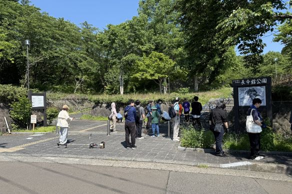 長命館公園を清掃しているナナイロ社員